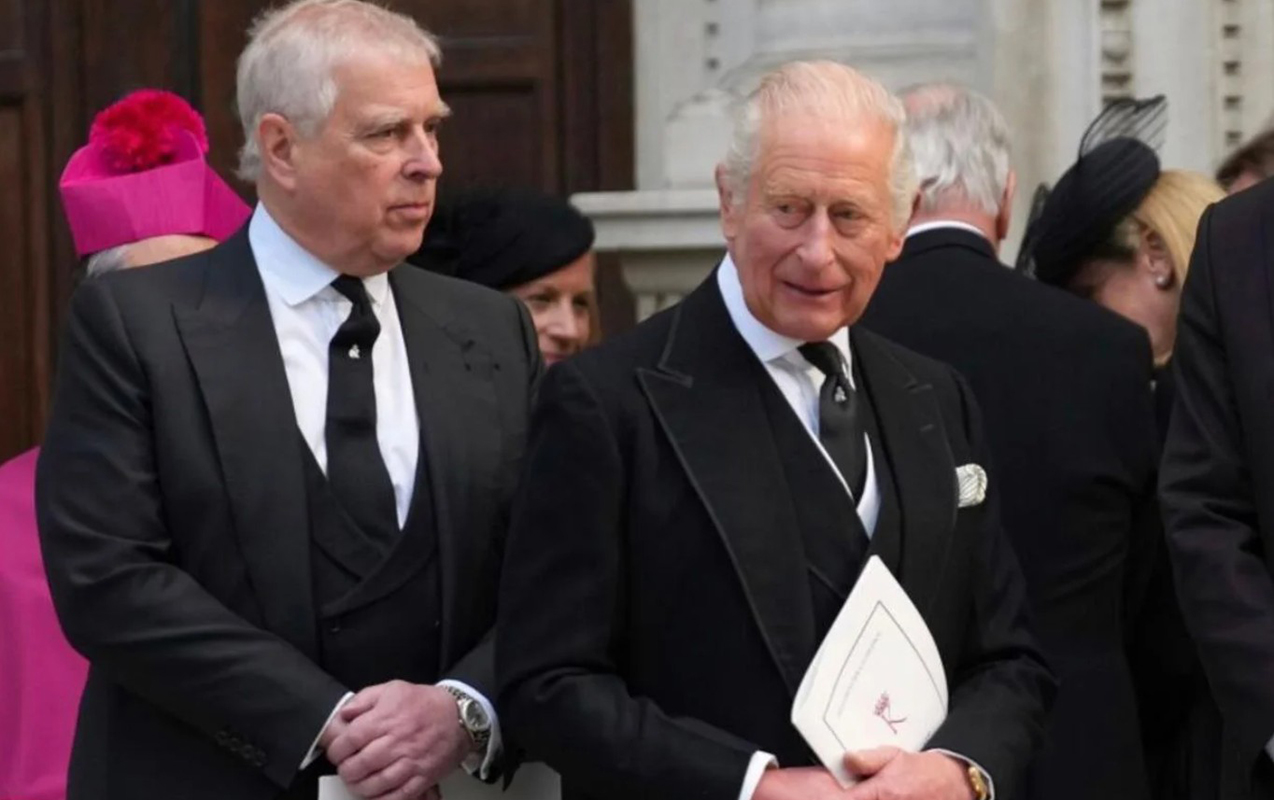 qardasina-gore-krala-etiraz-etdiler