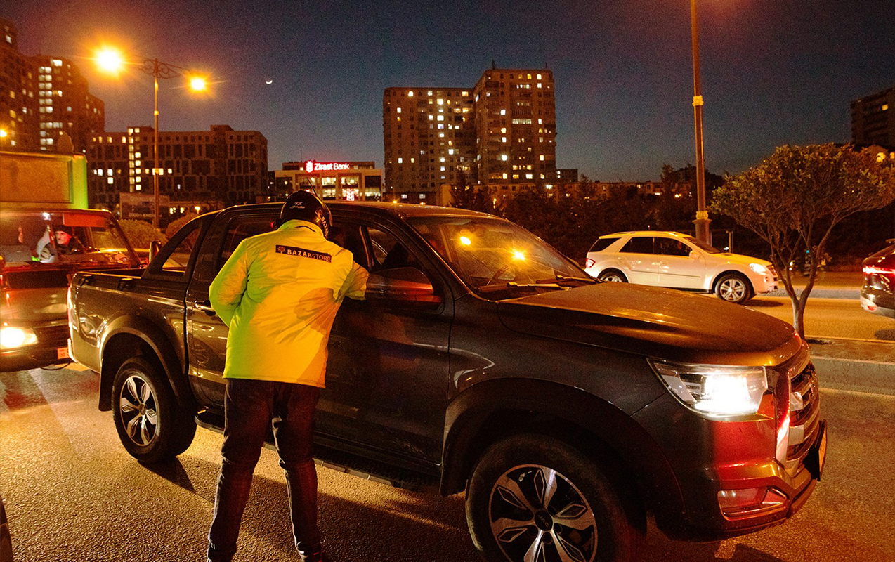 bazarstore-tixacda-qalan-oruclular-ucun-iftar-paketleri-payladi