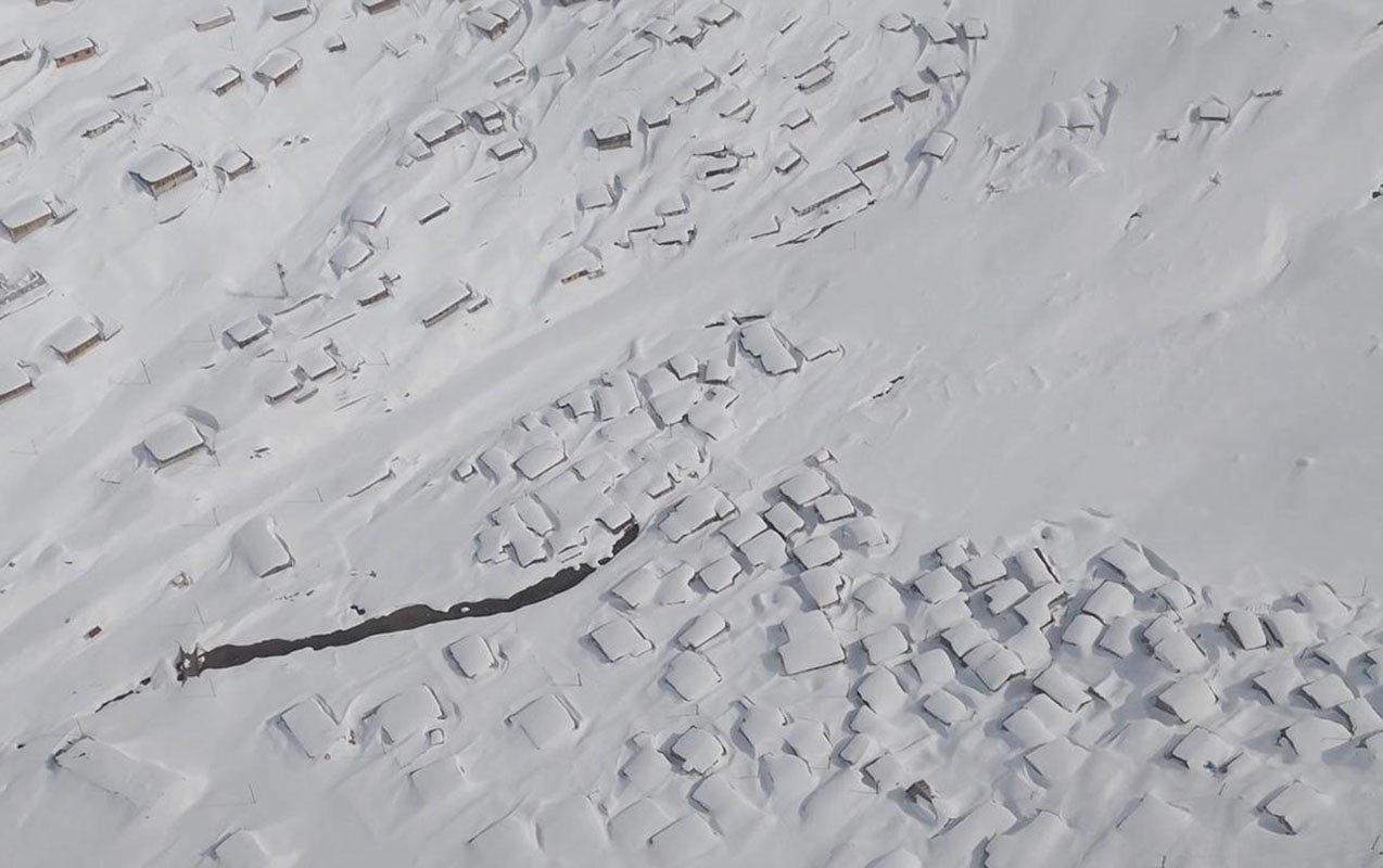 qarin-hundurluyu-3-metri-kecdi-evler-yoxa-cixdi