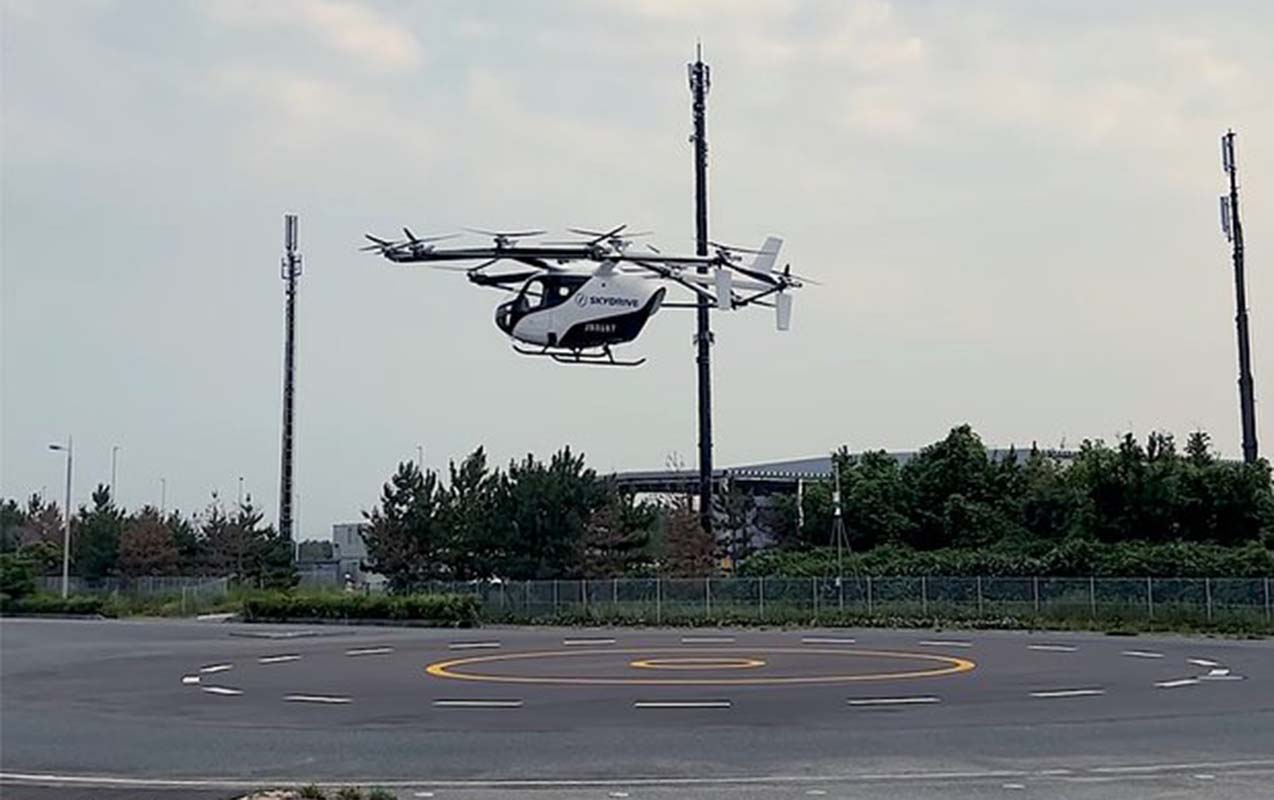 ilk-ozu-idare-eden-ucan-taksini-sinaqdan-kecirdiler