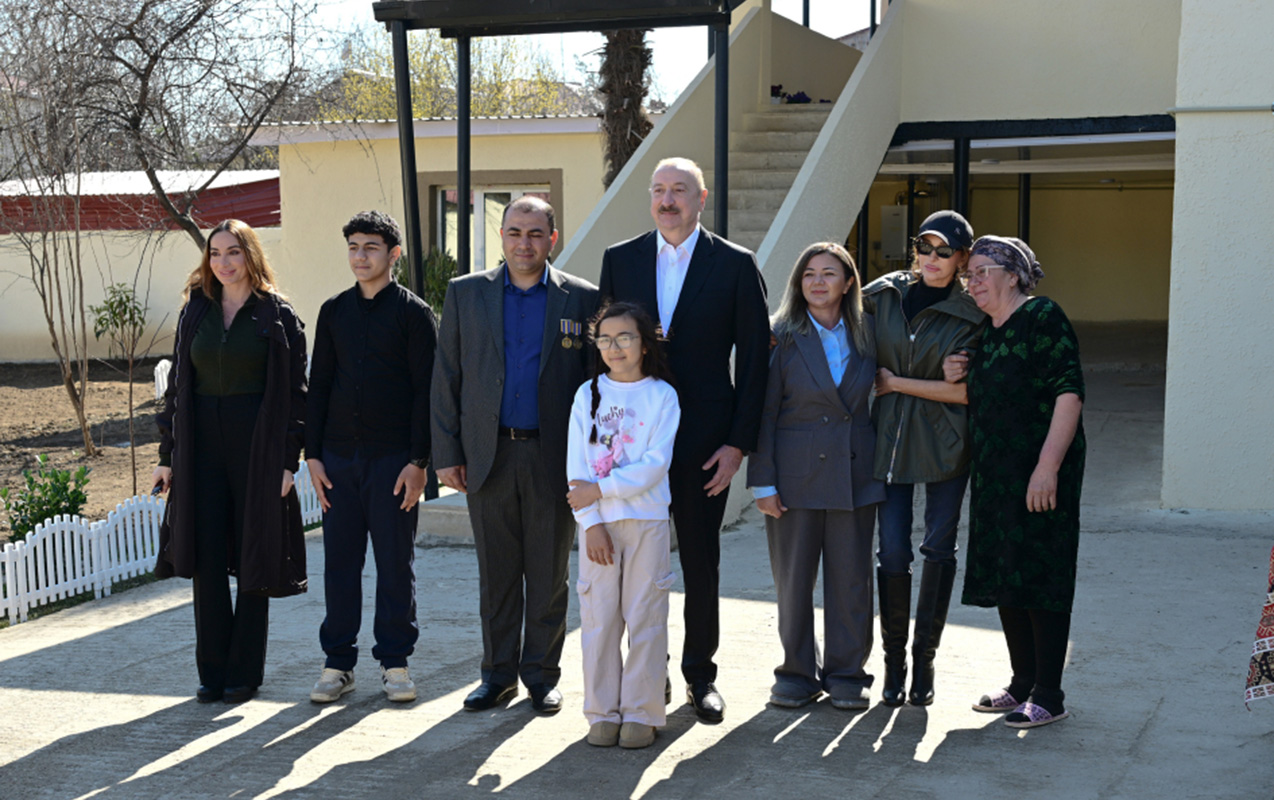 prezident-ailesi-ile-onlara-qonaq-getdi