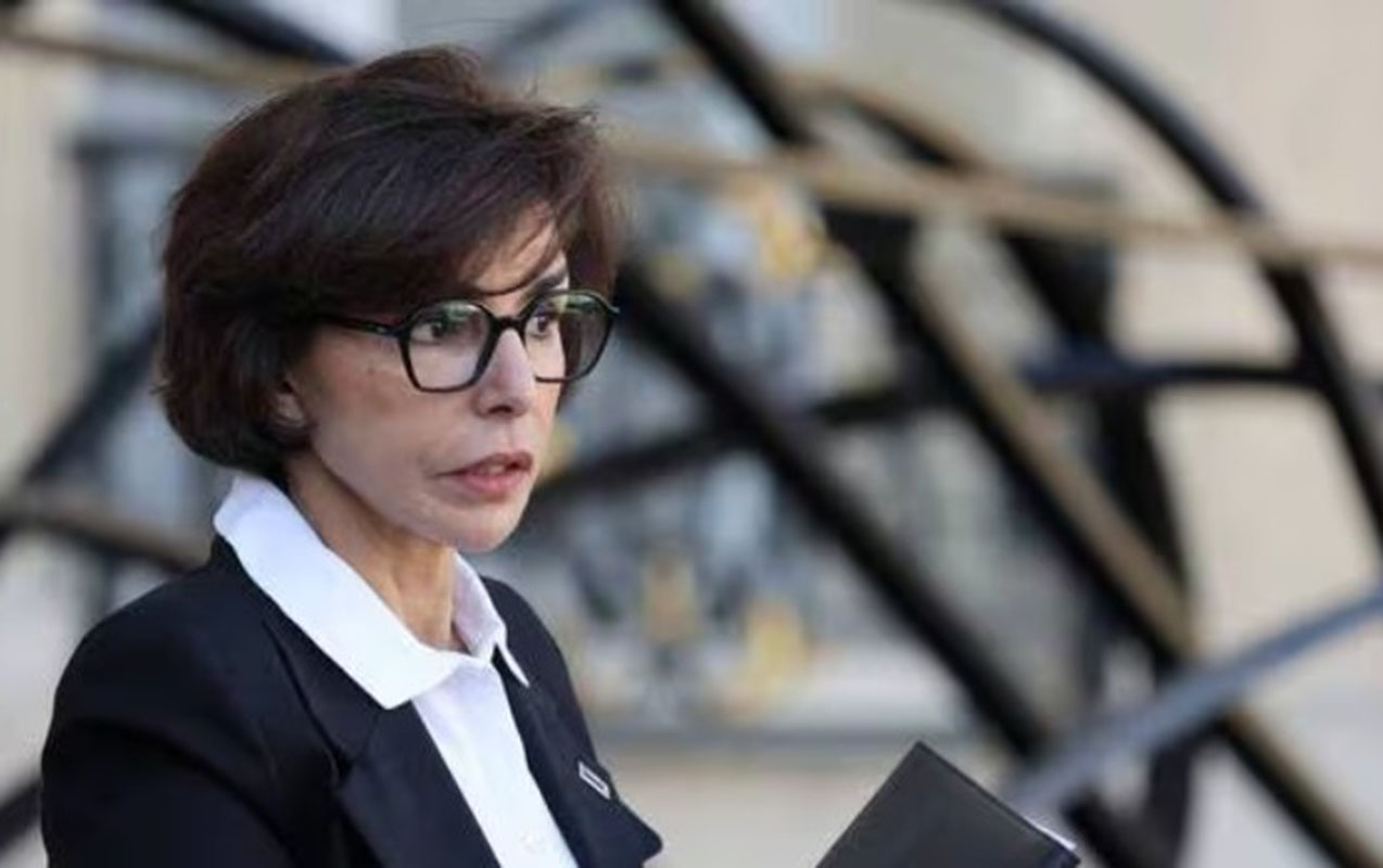 fransanin-medeniyyet-naziri-istefa-verdi