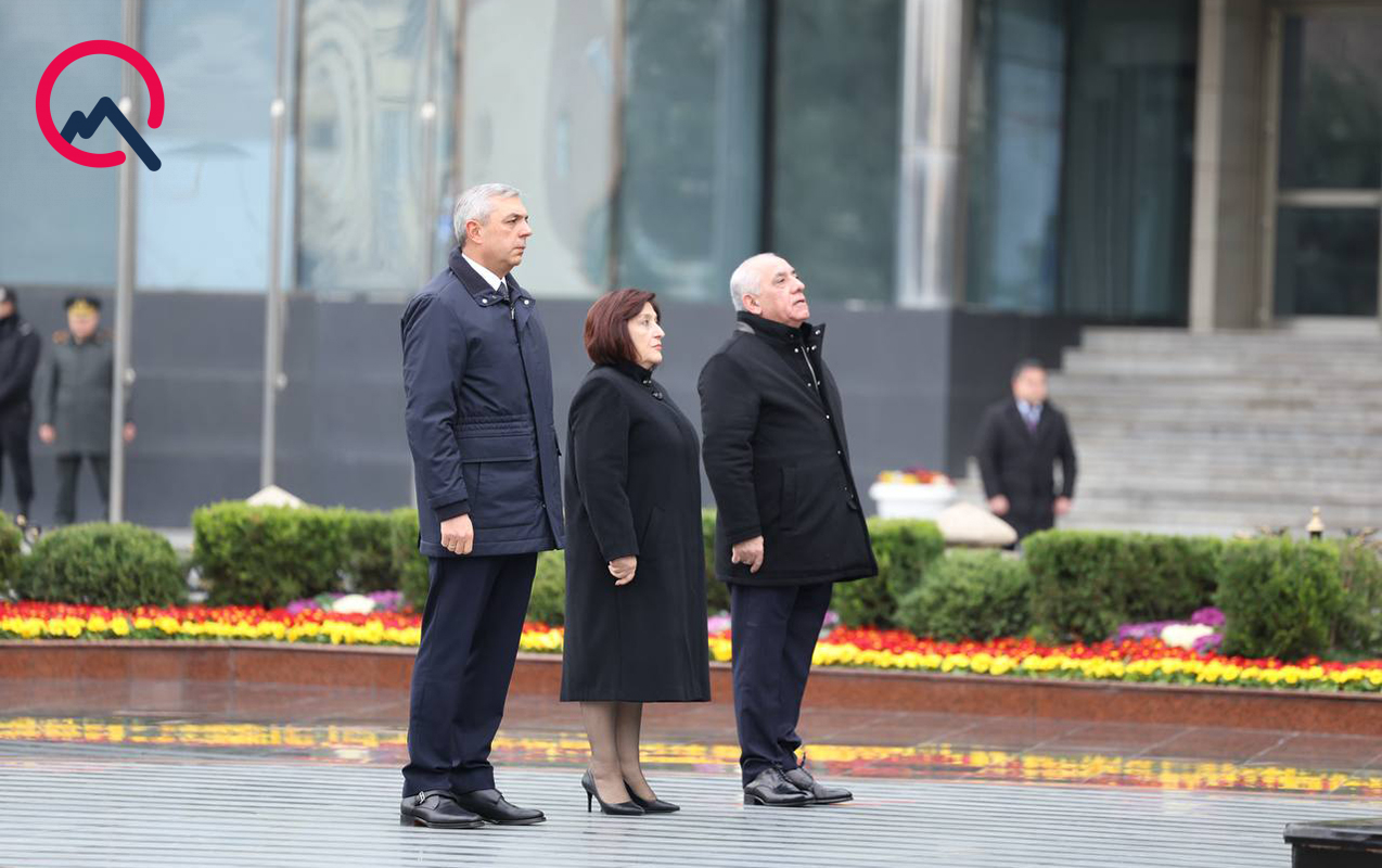 resmiler-xocali-soyqirimi-abidesini-ziyaret-etdi