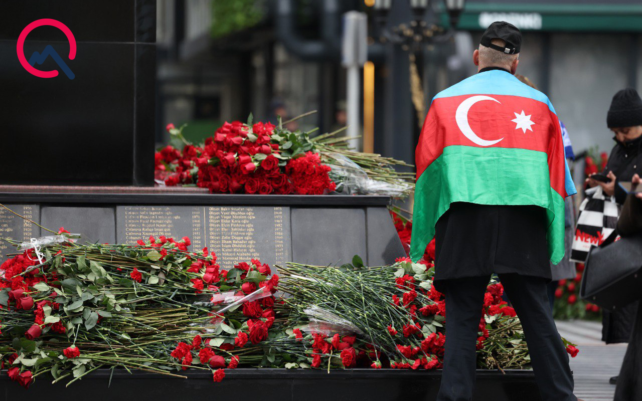 xalq-ana-harayinin-onunde