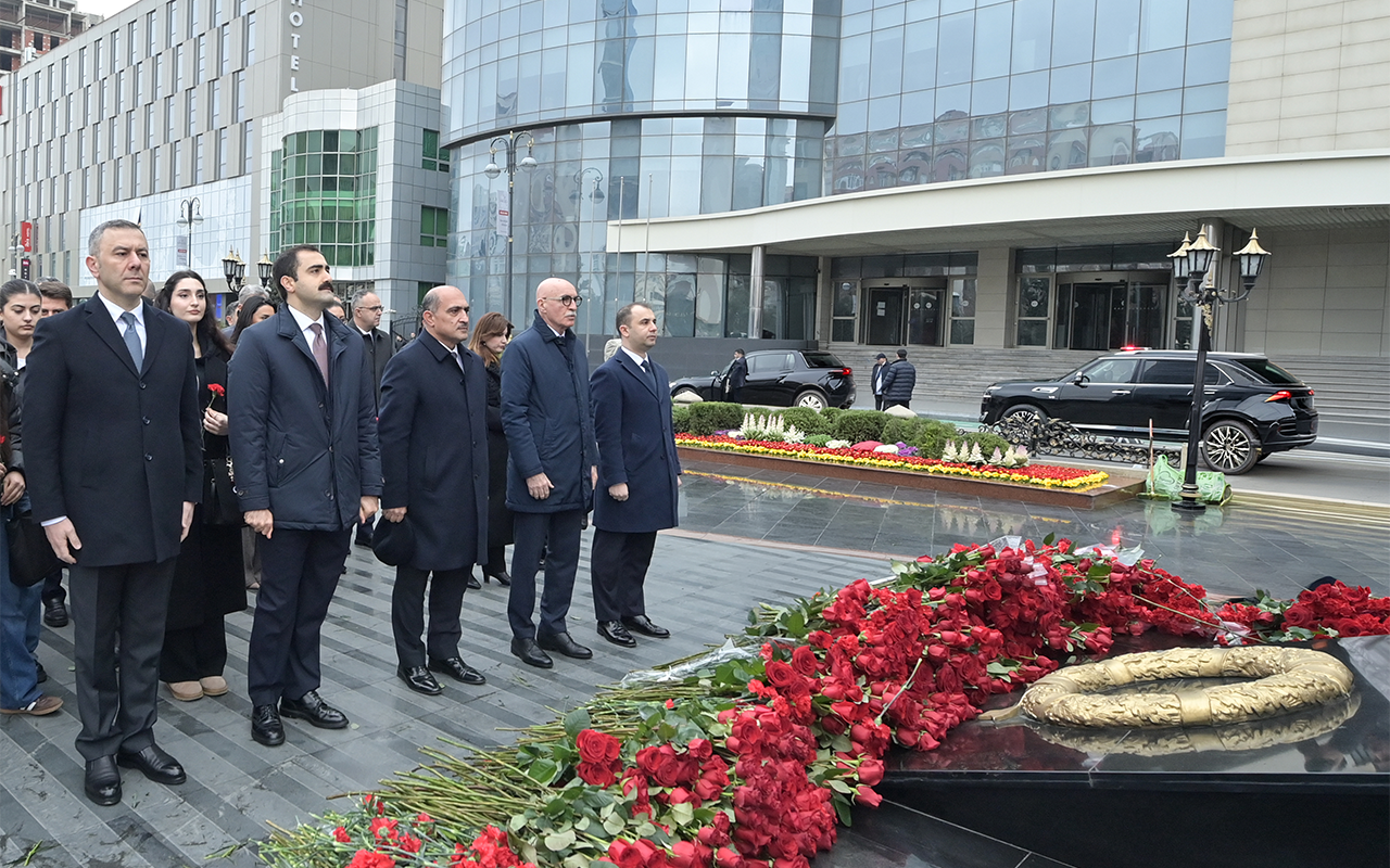 xocali-soyqirimi-qurbanlarinin-xatiresi-yad-edildi