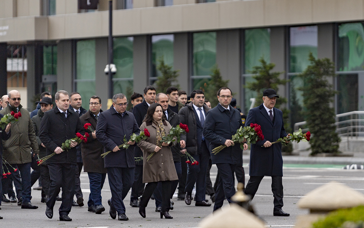 ktn-in-kollektivi-ana-harayi-abidesini-ziyaret-etdi