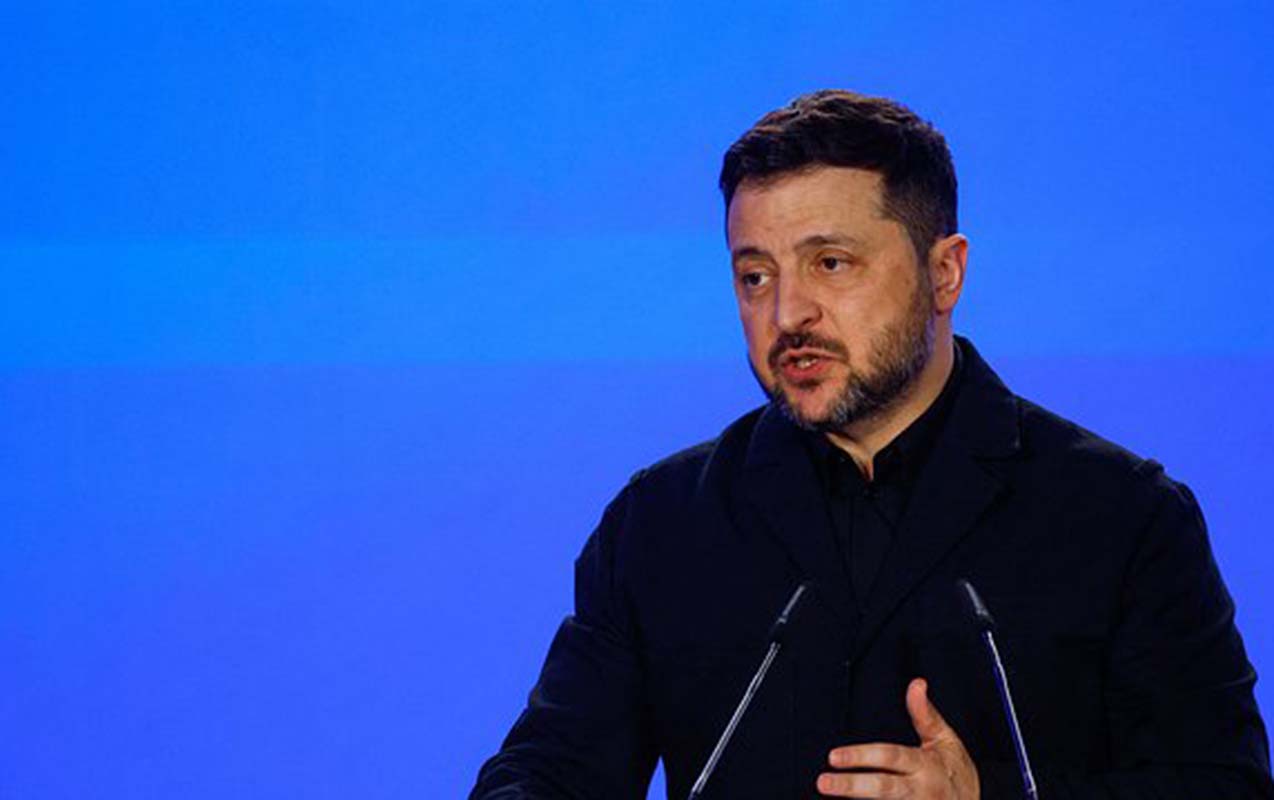 zelenski-diplomatik-komandasini-deyismeyi-planlasdirir