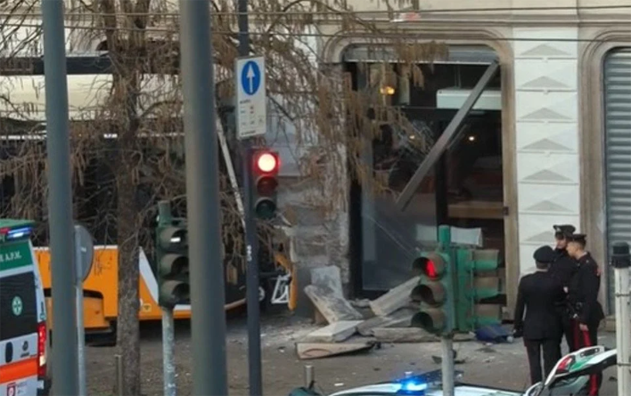 milanda-tramvayin-relsden-cixib-qeza-etdi