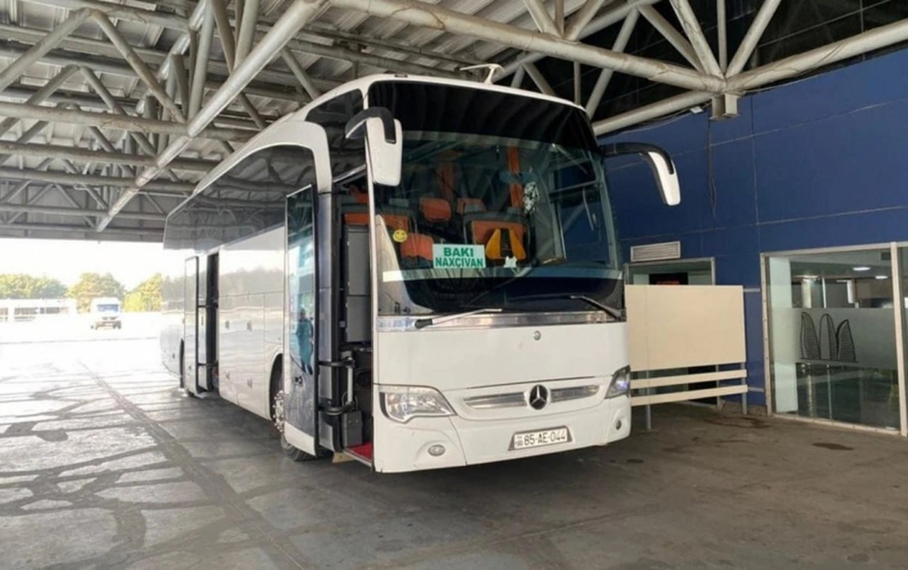 irandan-kecen-baki-naxcivan-avtobus-reysleri-dayandirildi