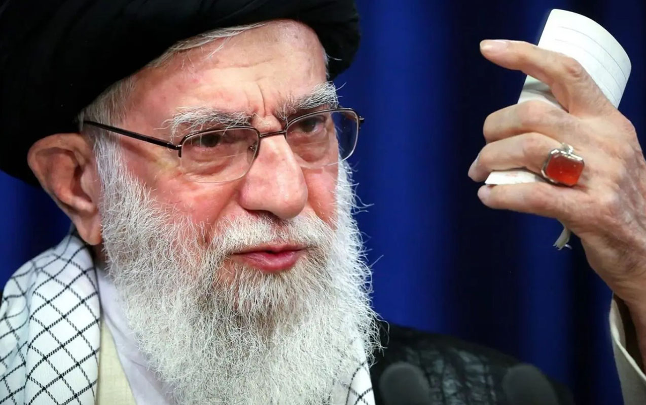 sekkiz-il-prezident-oldu-bir-gecede-ayetullah