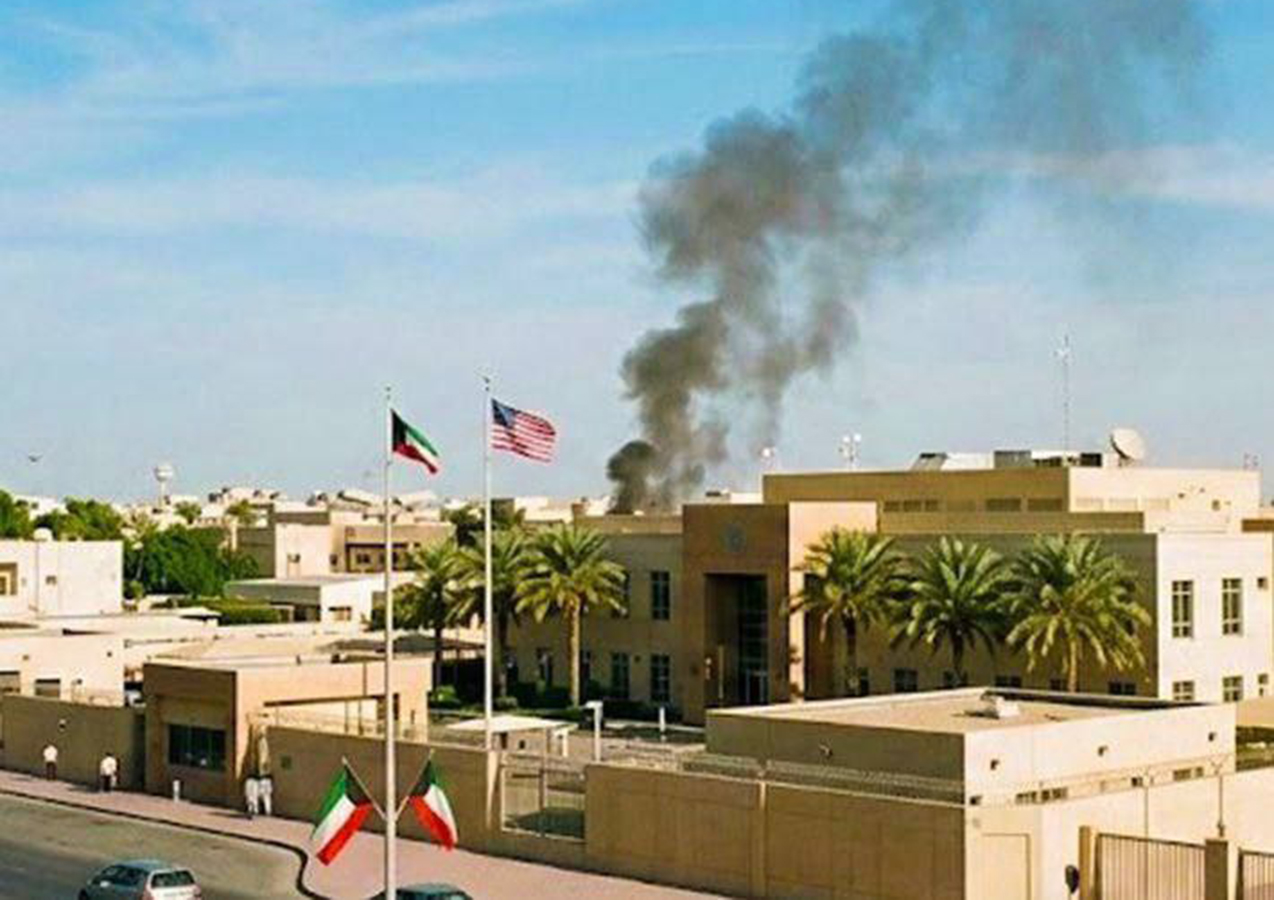 kuveytde-abs-nin-sefirliyi-ve-teyyaresi-vuruldu