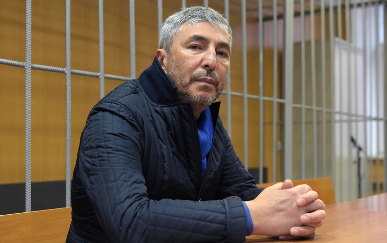 rusiyanin-taninmis-is-adami-intihar-etdi