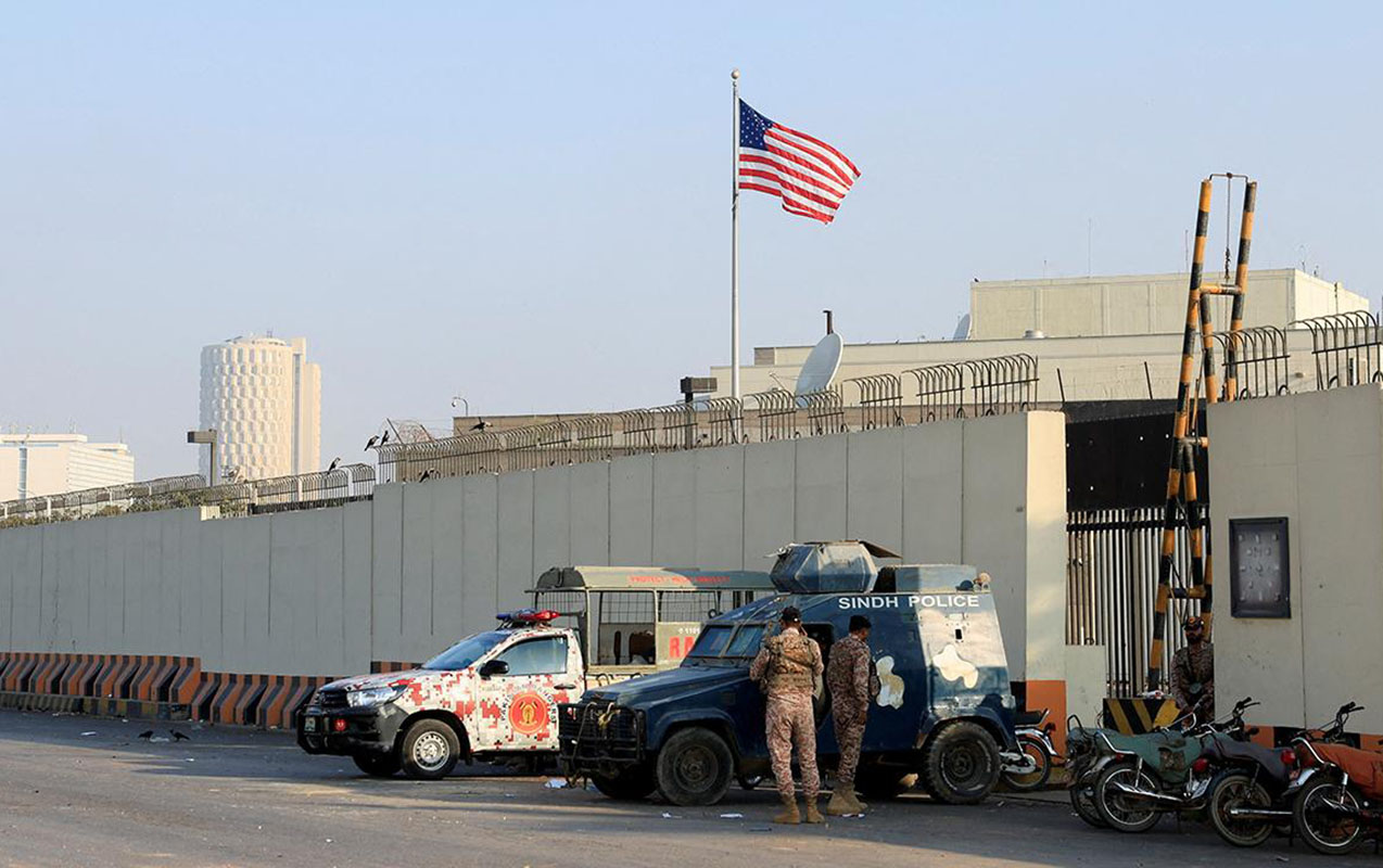 abs-herbcileri-bu-olkede-etirazcilara-ates-acdi