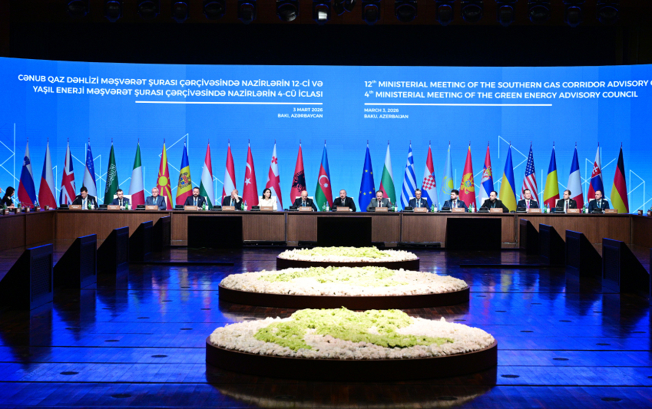 prezident-baki-konqres-merkezinde-iclasda-istirak-edir