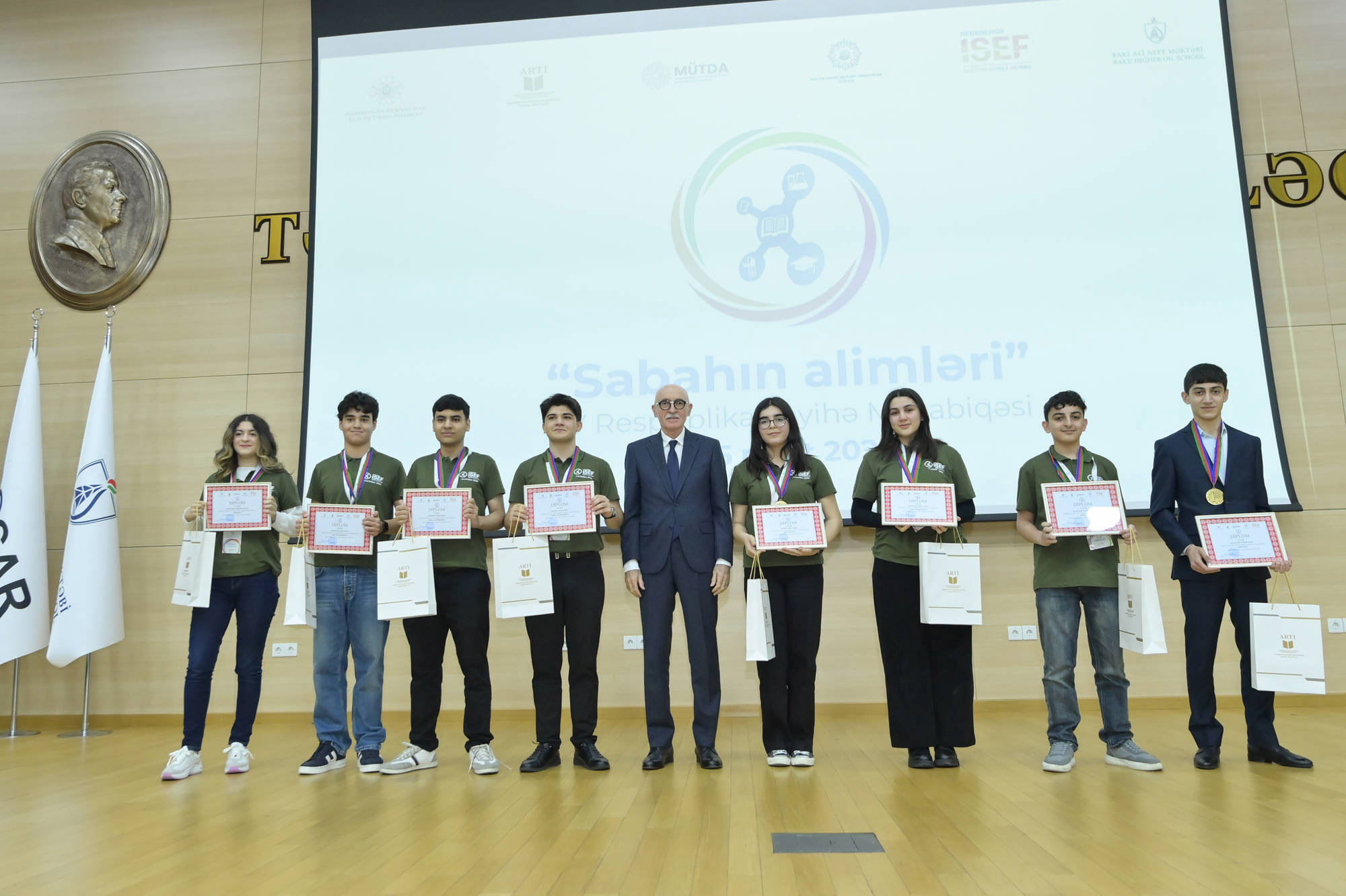 sabahin-alimleri-xv-respublika-layihe-musabiqesinin-qalibleri-mukafatlandirilib