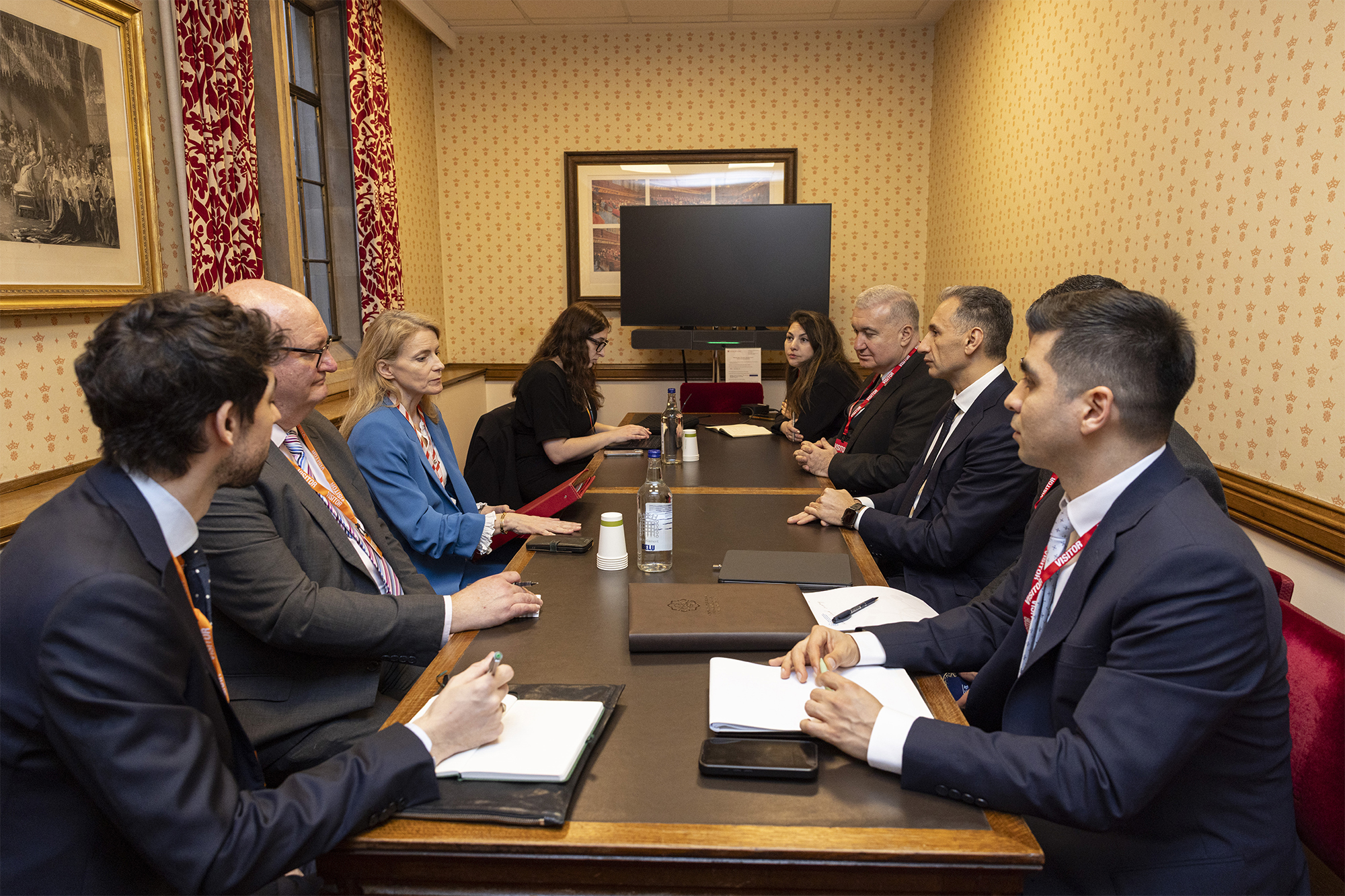 resad-nebiyev-baroness-lloyd-ile-gorusdu