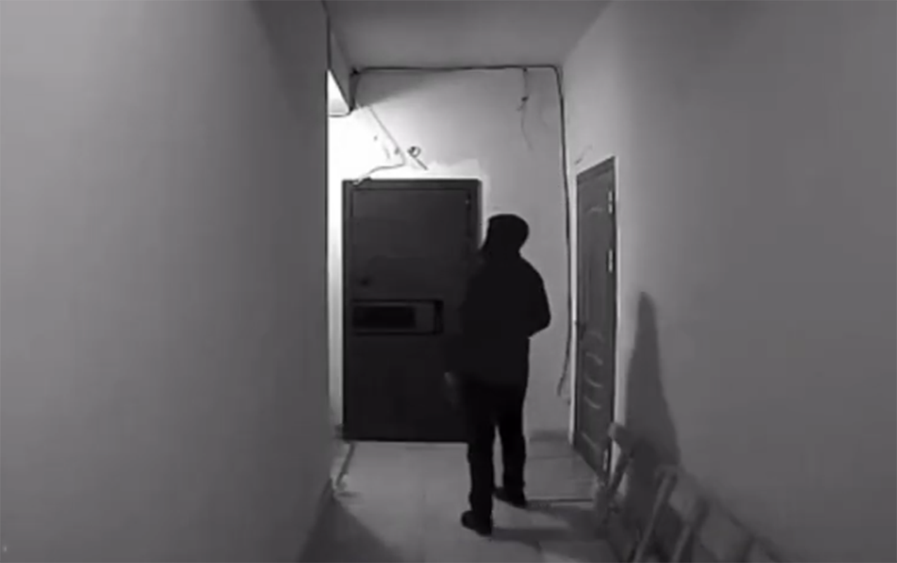 menzillerin-qapisini-yoxlayib-ogurluga-girmeye-cehd-etdi