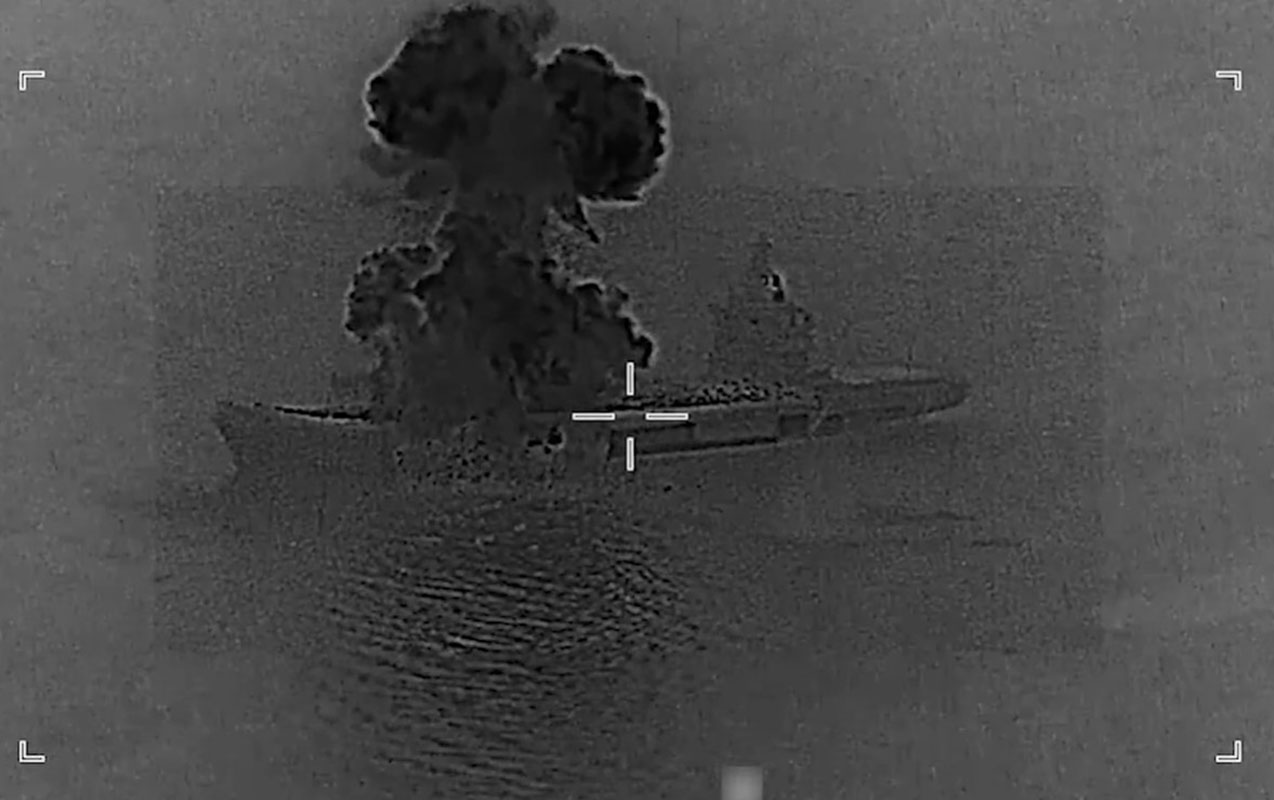 abs-iranin-drondasiyan-gemisini-vurdu