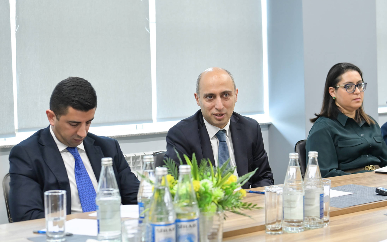 nazir-teqaudcu-pedaqoqlarla-gorusdu