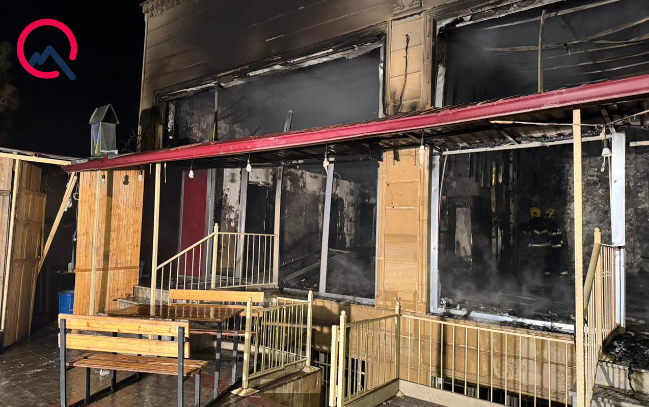 Gəncədə kafe yanaraq kül oldu - Foto