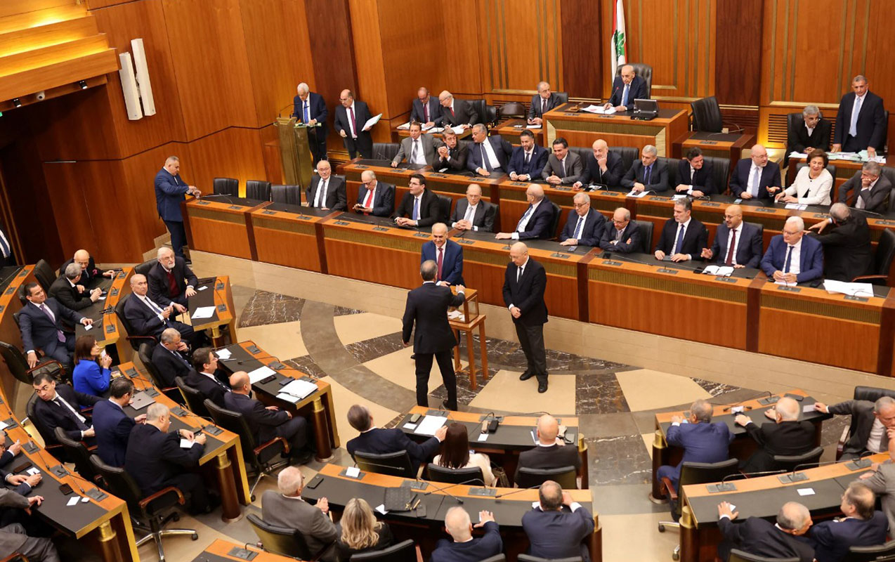 bu-olke-muharibeye-gore-parlament-seckilerini-texire-saldi