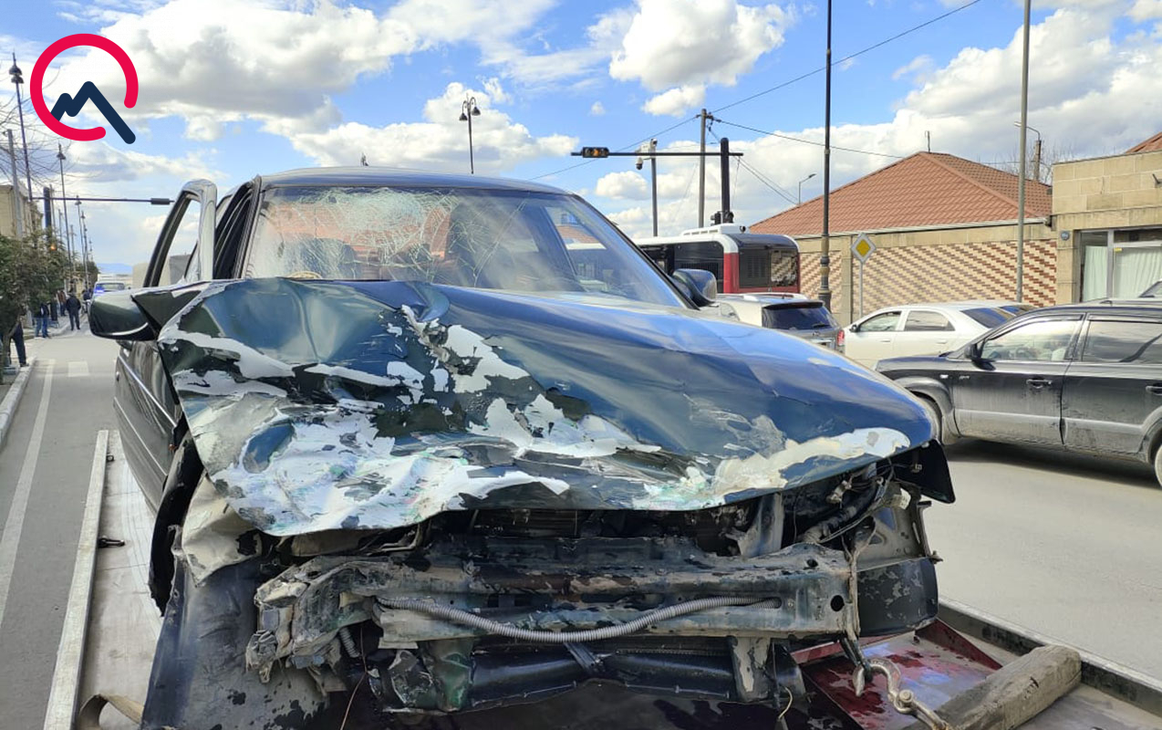 gencede-iki-masin-toqqusdu