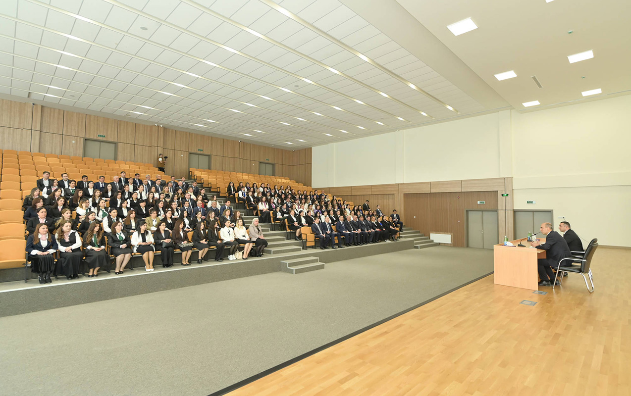 nazir-isgaldan-azad-olunmus-erazilerde-calisan-muellimlerle-gorusdu