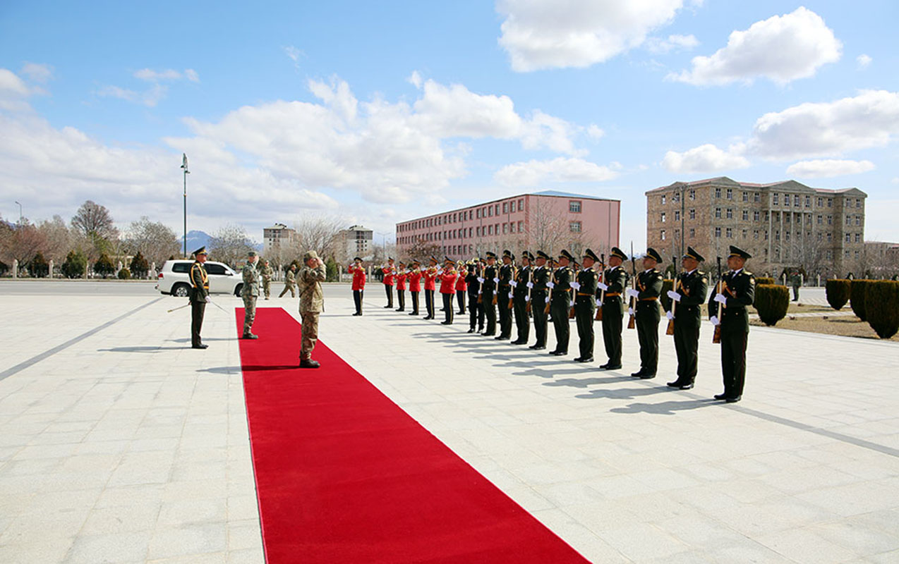 turkiye-ordusunun-quru-qosunlari-komandani-naxcivana-getdi