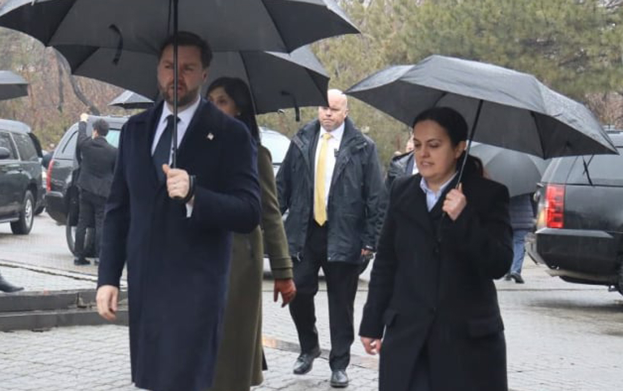 vense-qarabagla-bagli-kitab-hediyye-etdi