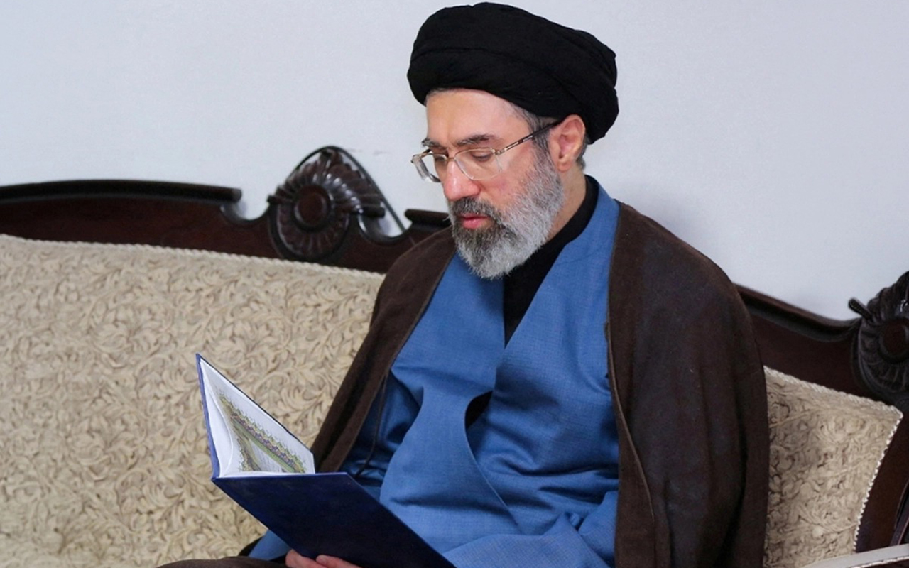 mucteba-xamenei-rusiyada-mualice-alir