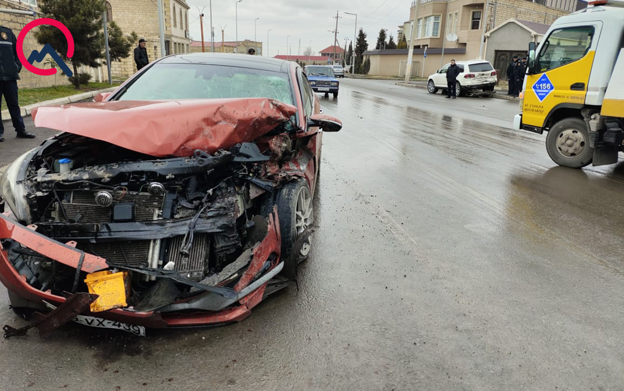 gencede-masinlar-toqqusdu