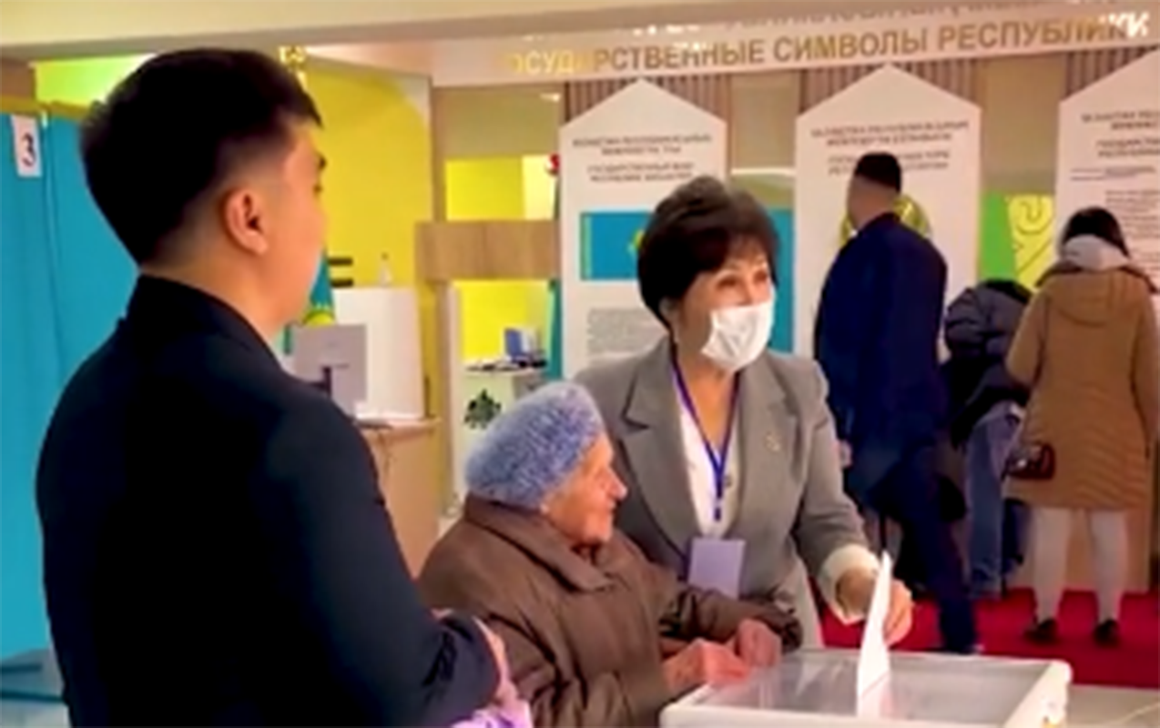 102-yasli-qadin-secki-menteqesine-getdi