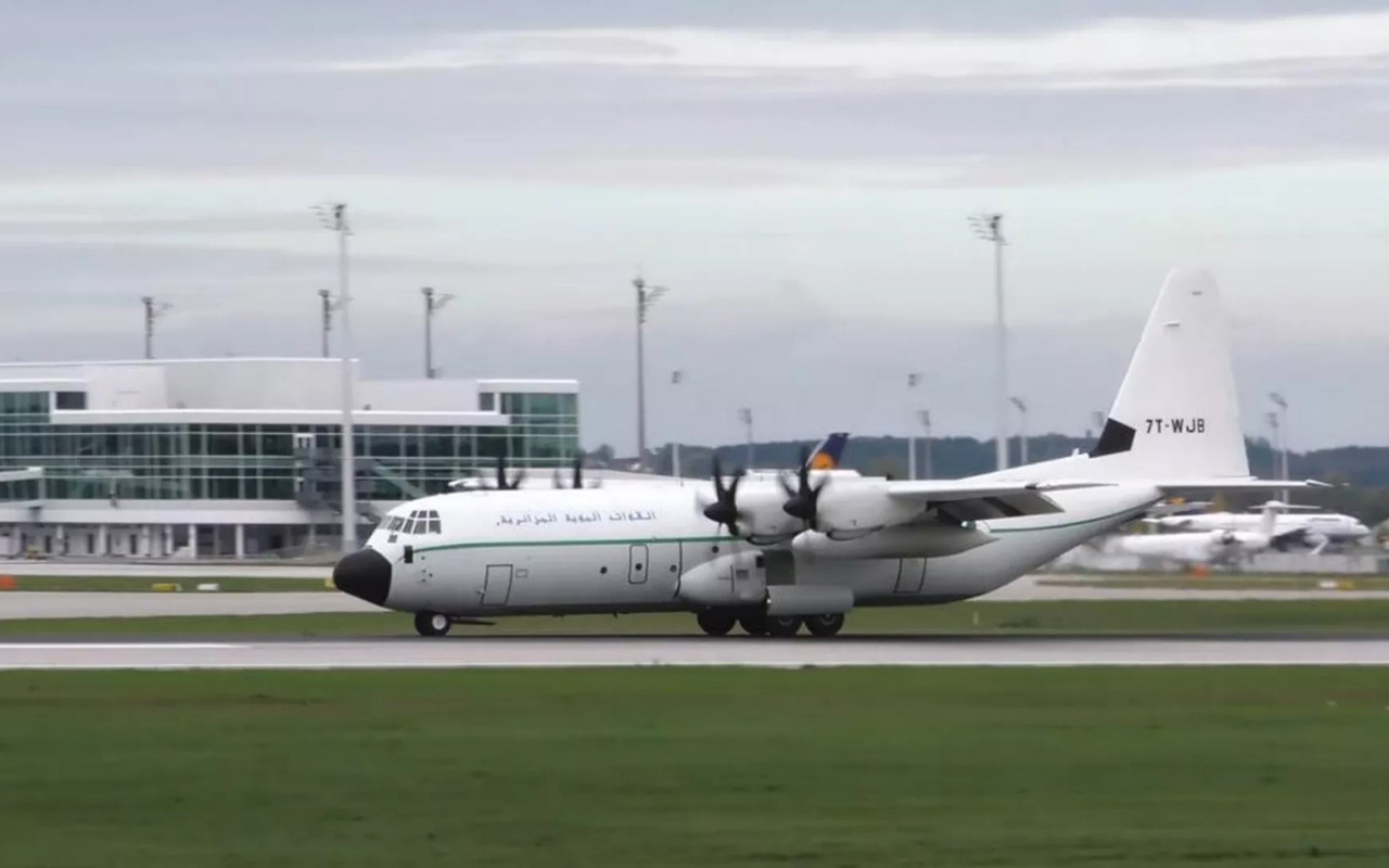 elcezairin-herbi-teyyaresi-ermenistandan-kecmekle-azerbaycana-ucub