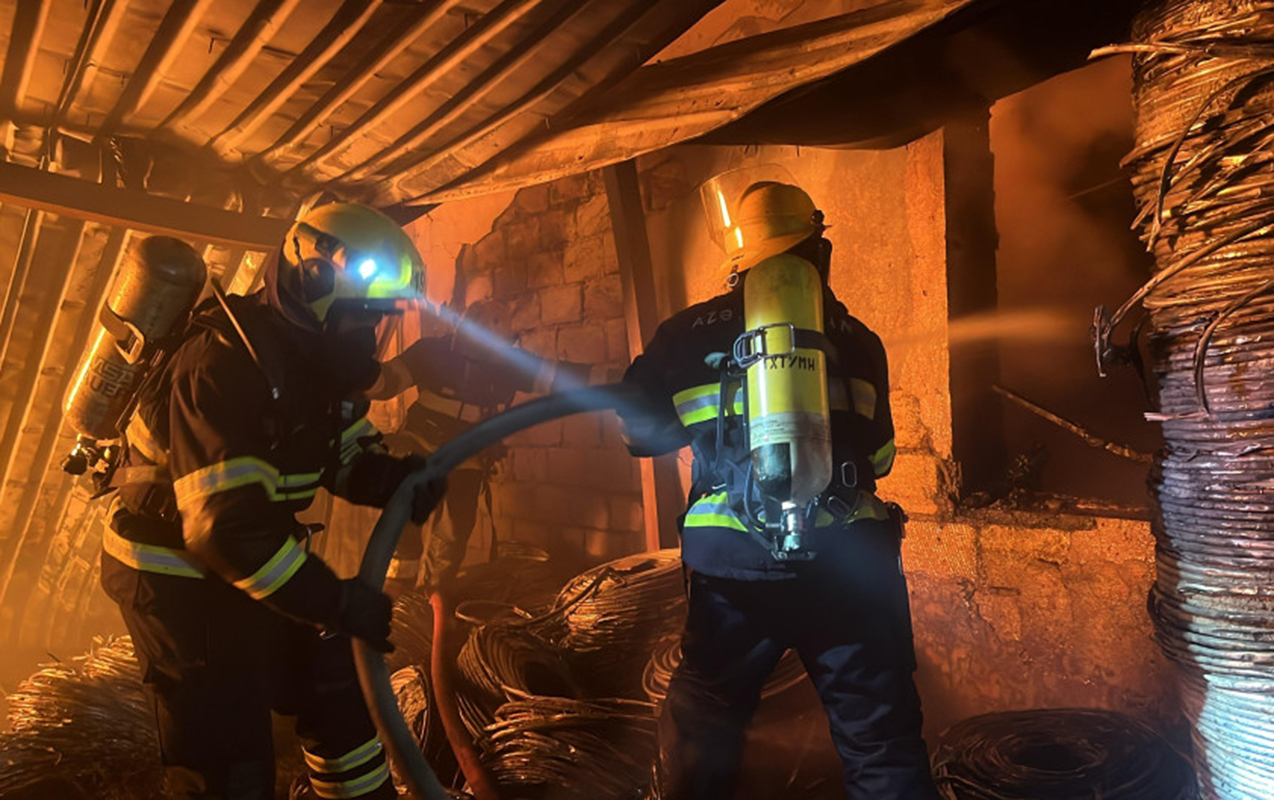 baksol-yolunda-mebel-sexi-yanir