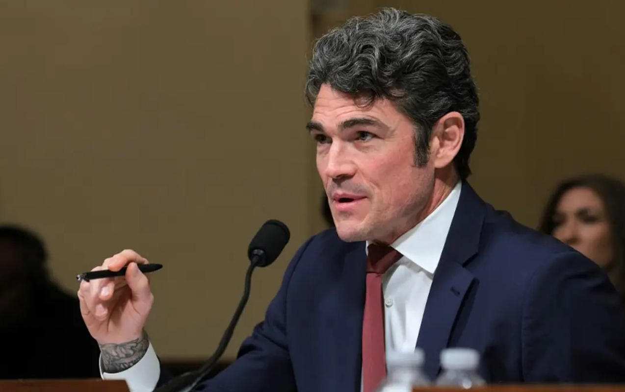 abs-de-yuksekvezifeli-sexs-irana-gore-istefa-verdi