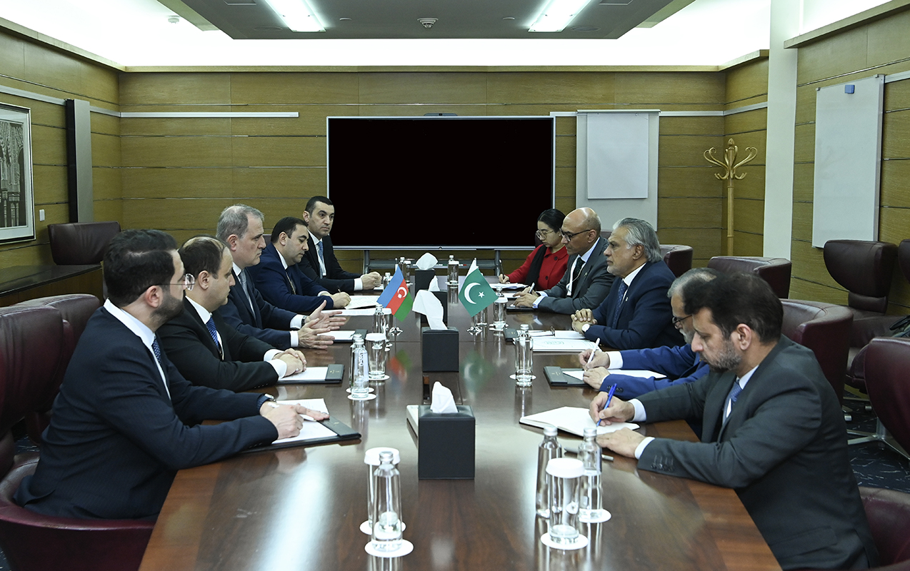 xin-rehberi-pakistanli-hemkari-ile-regional-veziyyeti-muzakire-etdi