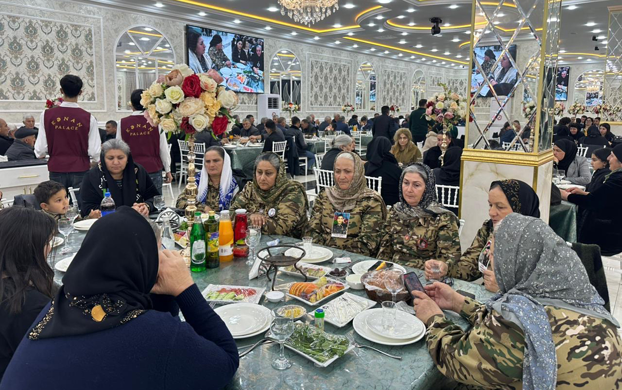 beyleqanda-iftar-sufresi-teskil-olunub