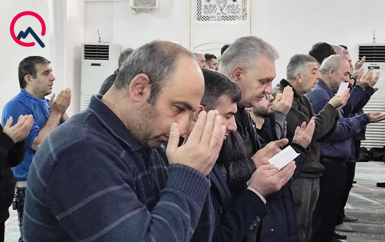 gencede-de-bayram-namazi-qilindi