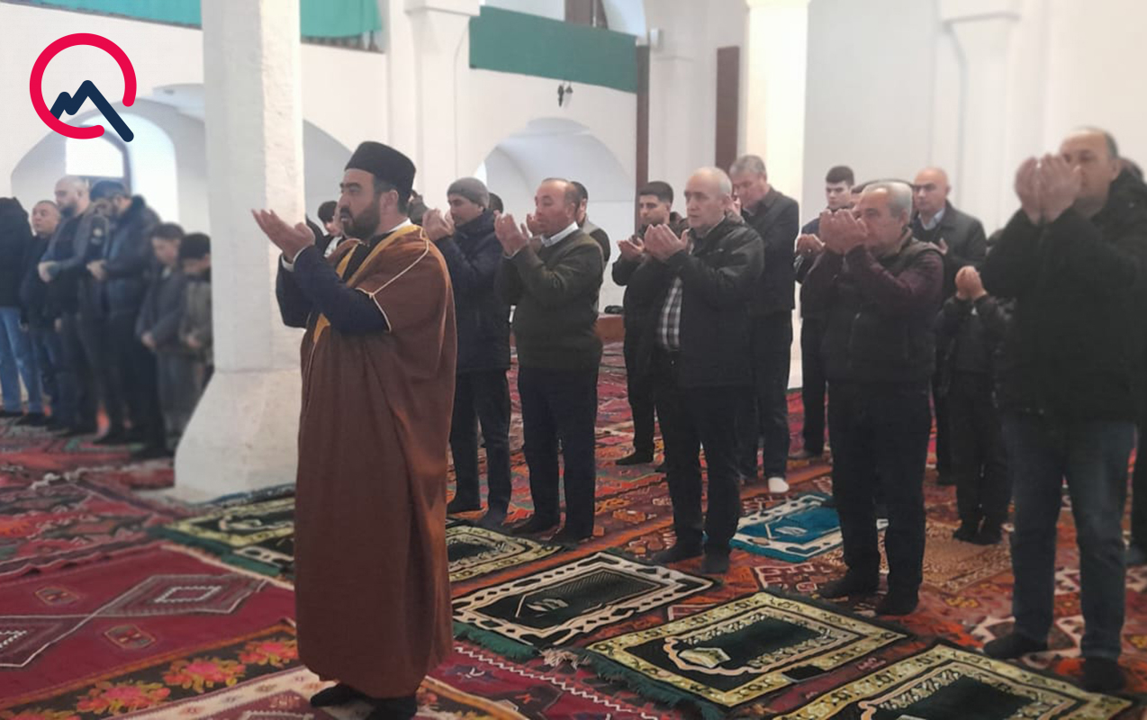 agdam-cume-mescidinde-bayram-namazi-qilindi