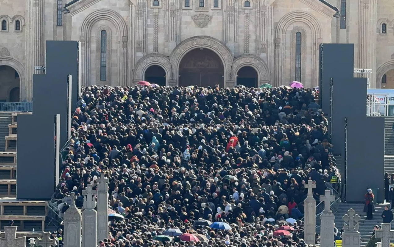 patriarx-ii-iliya-ile-vida-merasimi-kecirilir