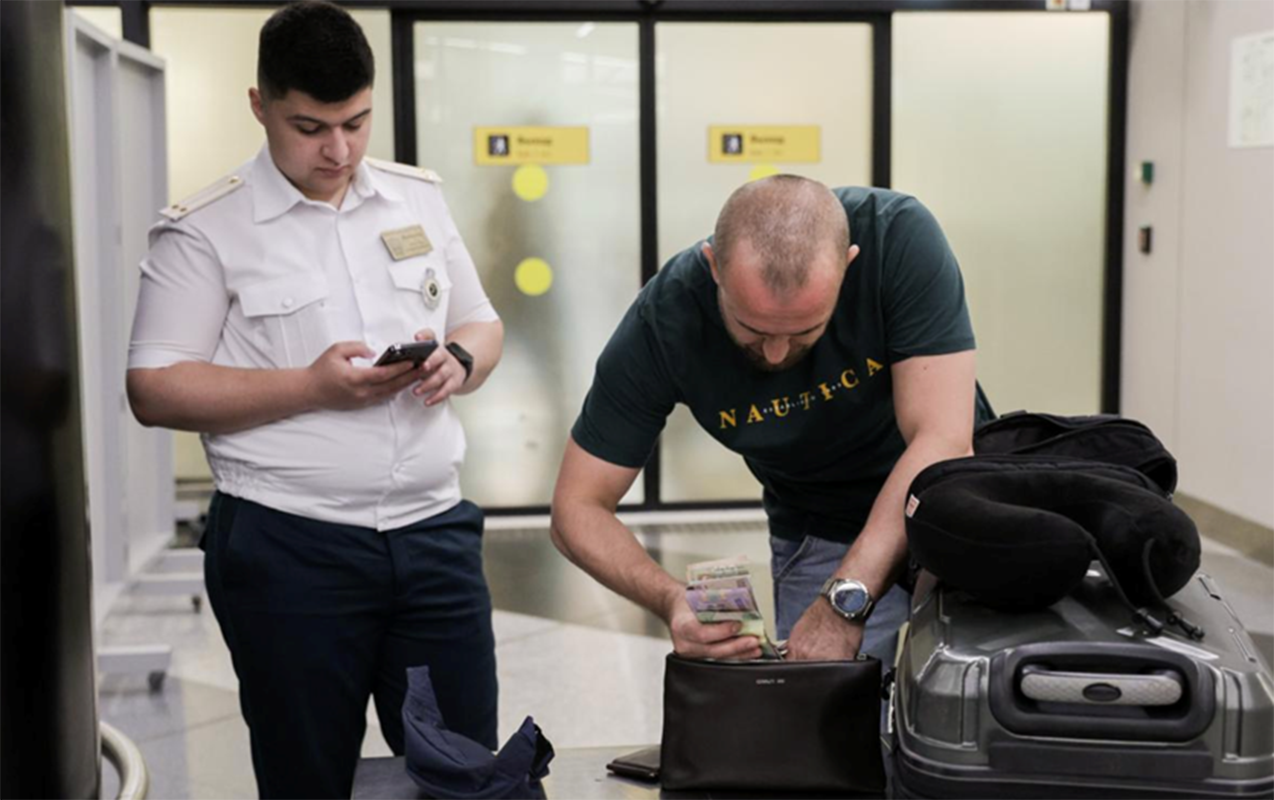 putin-100-min-dollardan-cox-nagd-pulun-cixarilmasini