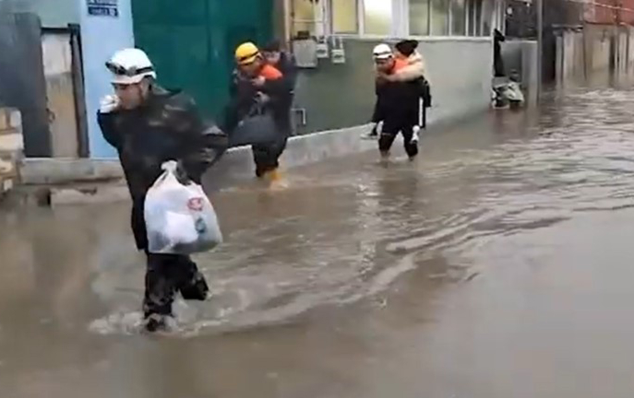 evlerini-su-basan-9-nefer-xilas-edildi