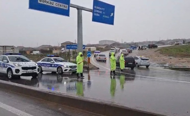polis-yagisli-havada-fasilesiz-xidmeti-davam-etdirir