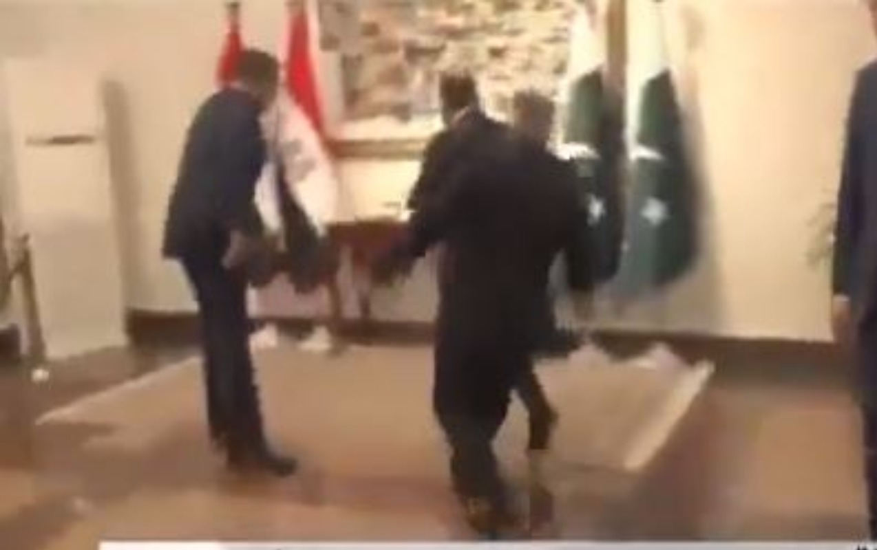 hemkarini-qarsilayarken-yixildi