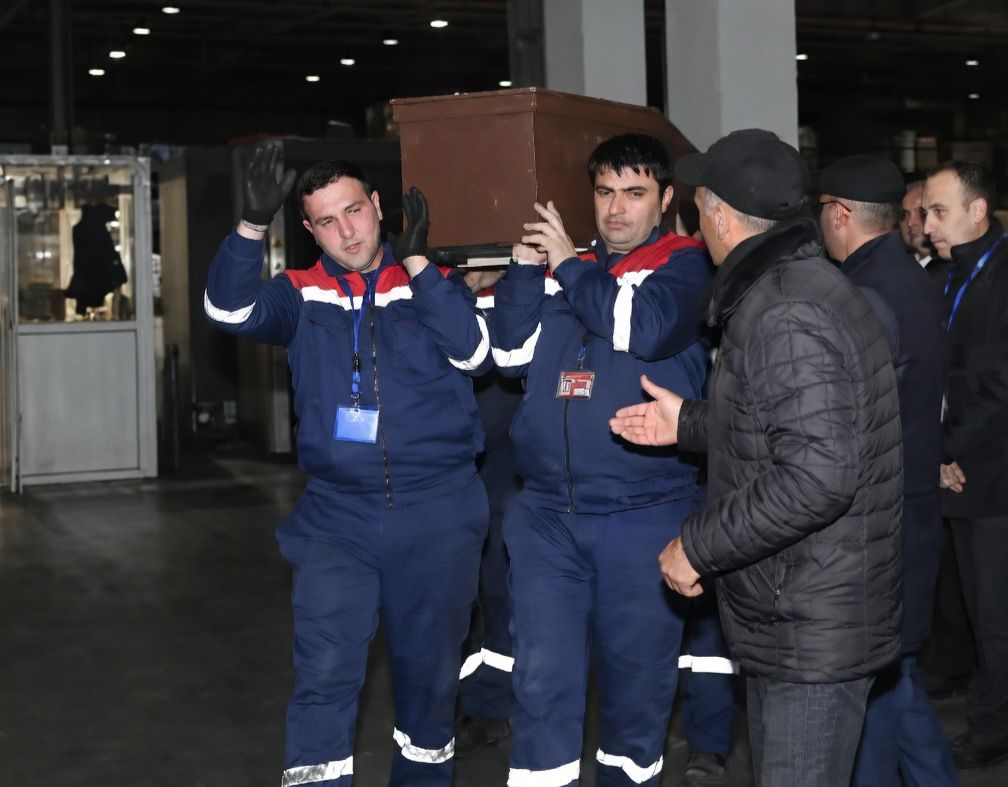 rasim-balayevin-cenazesi-olkeye-getirildi