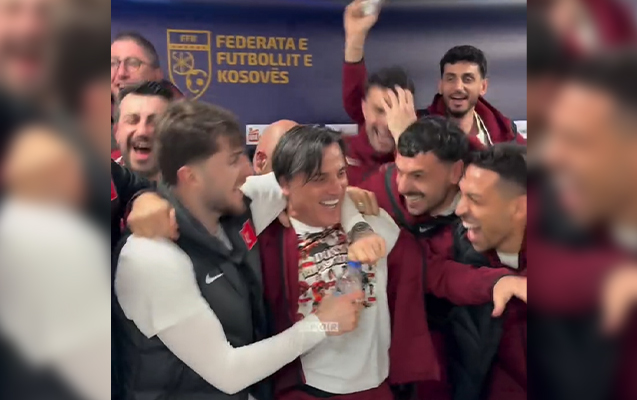 turkiye-millisinin-uzvleri-metbuat-konfransina-hucum-etdiler