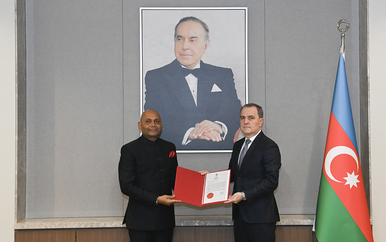 bayramov-hindistanin-yeni-sefirini-qebul-etdi