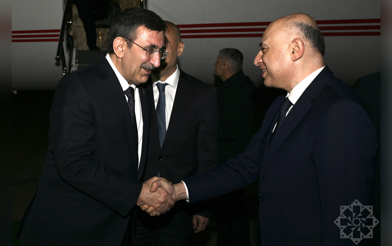 cevdet-yilmaz-azerbaycana-geldi