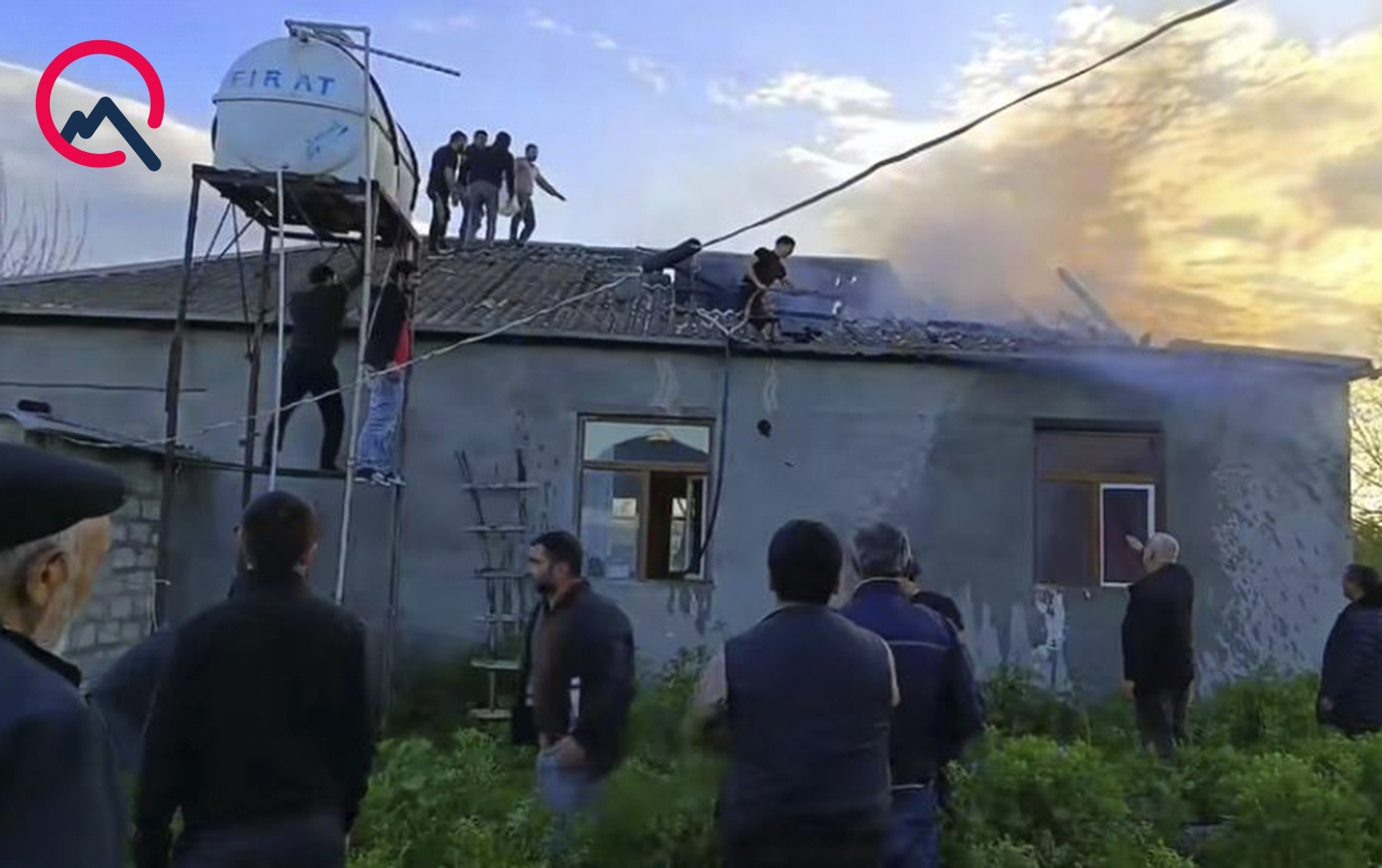 agcabedide-dordotaqli-ev-yanib