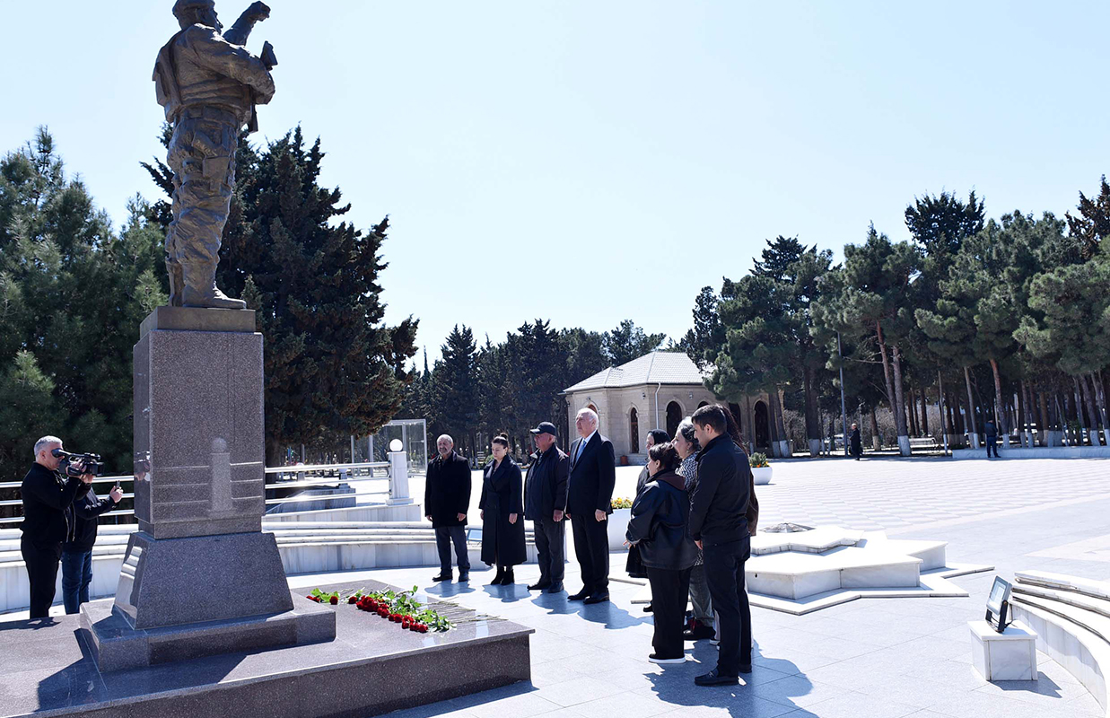 sumqayitda-aprel-sehidlerinin-xatiresi-anildi